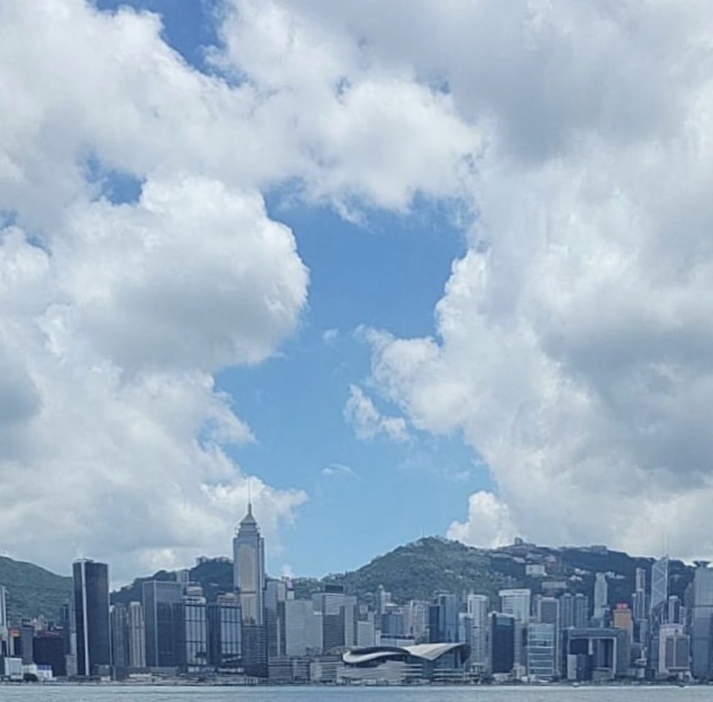 慶幸自己有香港人身份