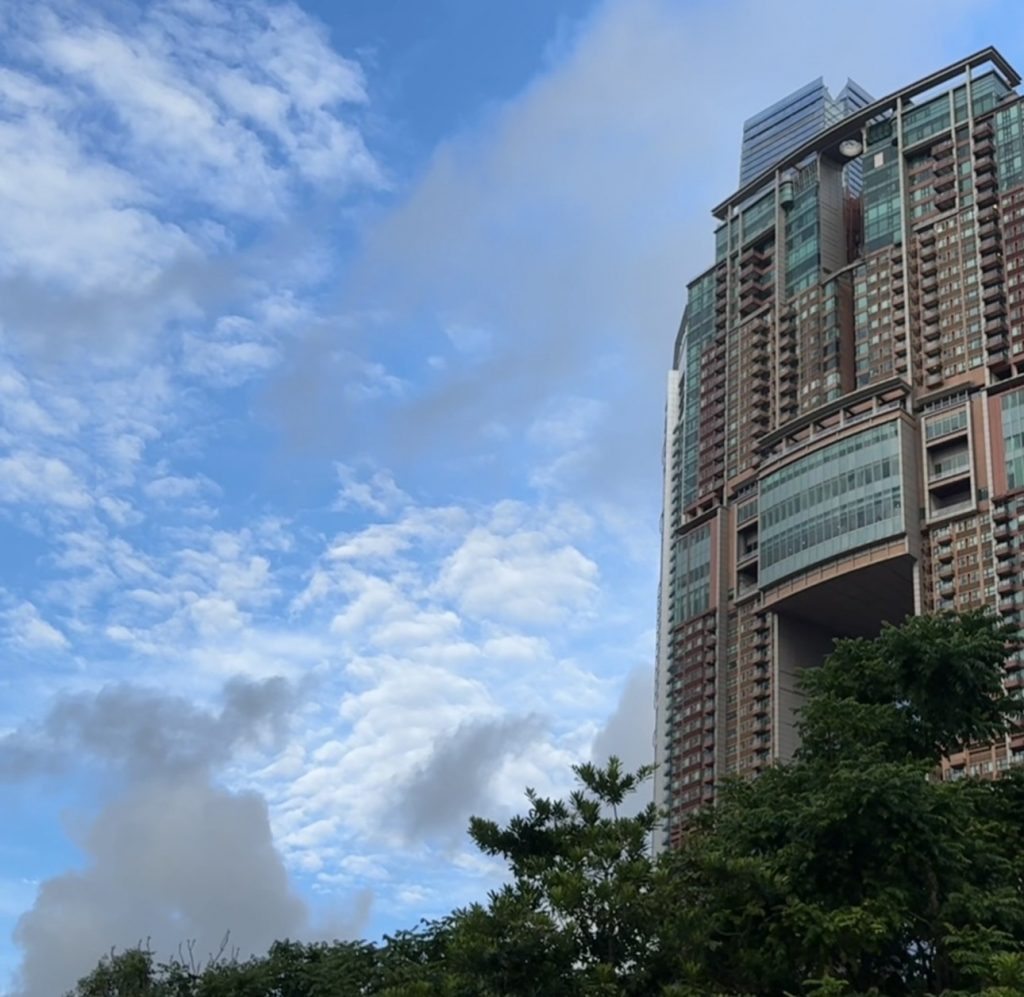 鄰近大學和名校網的香港傳統老區，是物業定價新基準。