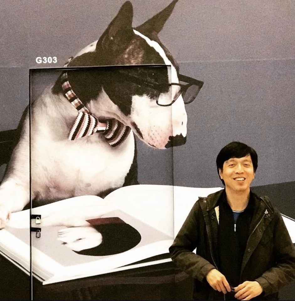 躲在觀眾席中的父母